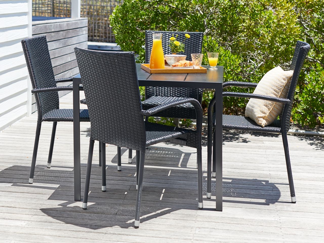 MADERUP L90 table black + 4 GUDHJEM chair black JYSK