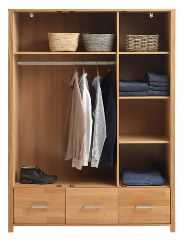 Kleiderschrank HUGGET 139x190 Eiche JYSK