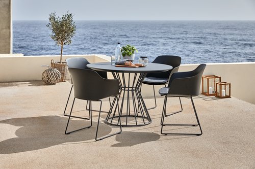 FAGERNES Ø110 Tisch grau + 4 SANDVED Stuhl schwarz