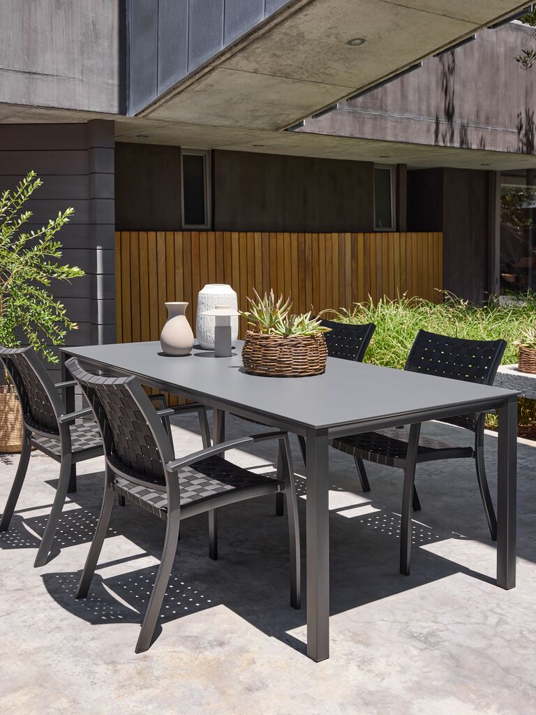 Silla apilable GLOMFJORD negra para exterior