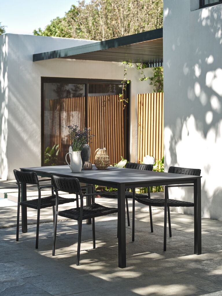 Silla de exterior apilable negra TRILLEVALLEN