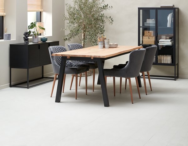 SKOVLUNDE L200 table nat. oak + 4 PEBRINGE chair grey velvet