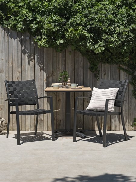 Table bistrot HOBRO L70 naturel + 2 chaises JEKSEN noir