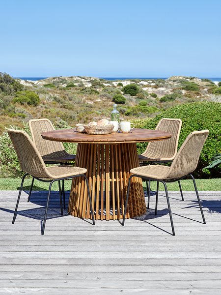 HOLTE Ø120 stôl tvrdé drevo + 4 PANDUMBRO stolička prírodná