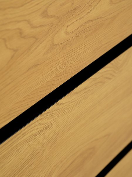 Cómoda ODENSE 3 cajones color roble cálido/negro