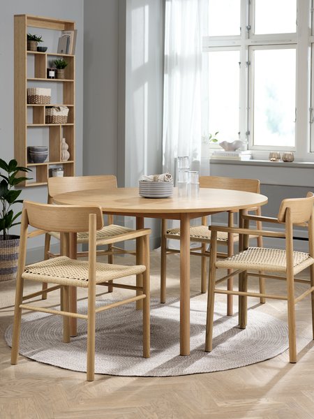 ALSTED Ø120 bord natur eg + 4 ISLEV stole m/armlæn natur eg