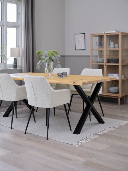 Table ROSLEV L200 chêne naturel + 4 chaises PURHUS blanc