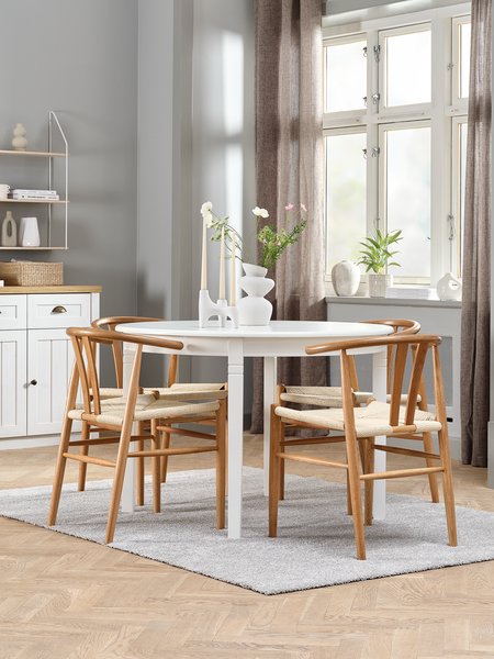 KIRKEBY Ø110 bord vit + 4 GUDERUP stol natur ek