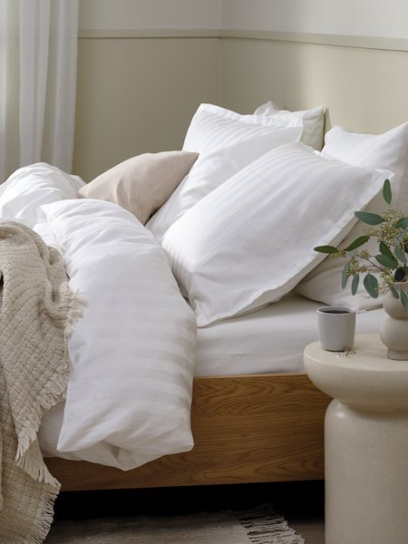 Påslakanset NELL Satin 150x210 vit