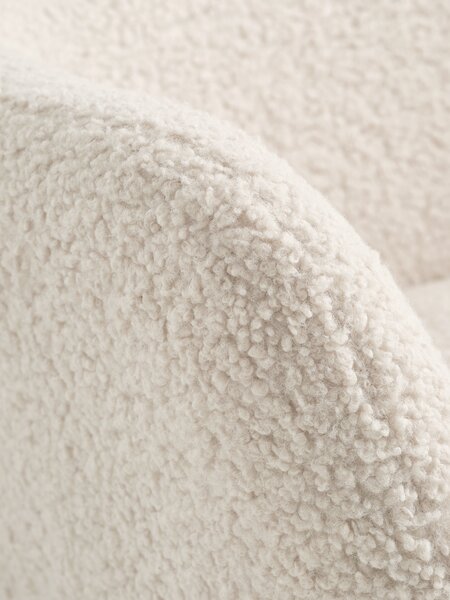 Armchair HUNDESTED off-white teddy/oak colour