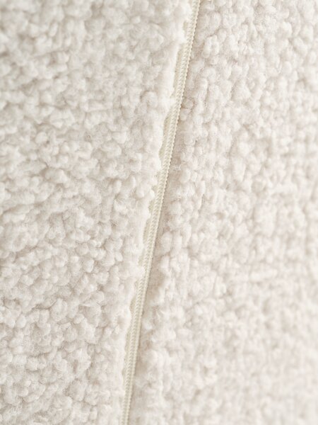 Armchair HUNDESTED off-white teddy/oak colour