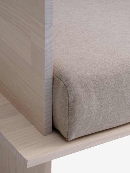 Sofaseng SOLLERUP 204x78 lys grå stoff/furu