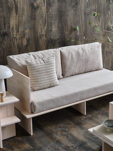 Sofaseng SOLLERUP 204x78 lys grå stoff/furu