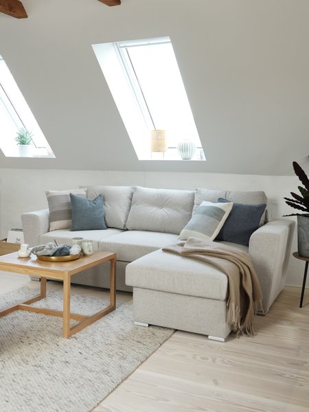 Sovesofa m/sjeselong VEJLBY lys sand