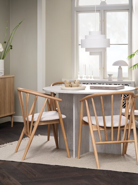 KRONDAL Ø110 bord travertin + 4 LYKSBORG stol natur ek