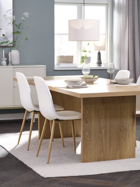 Mesa MUNKEBY L220 roble cálido + 4 sillas JONSTRUP blanco