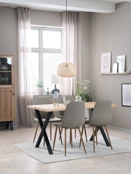 ROSLEV L140 Tisch eiche + 4 BISTRUP Stühle sand