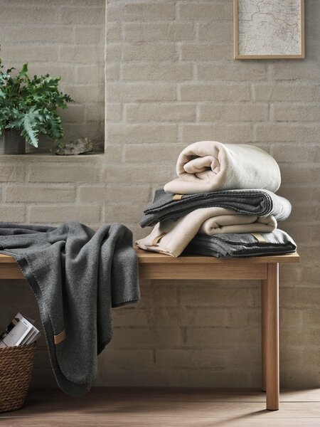 Плед DAGLILJE 130x170см фліс т.сірий