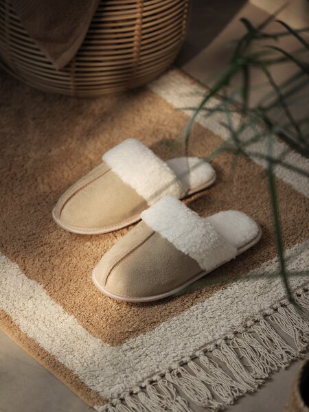 Tofflor DJURSHOLM storlek 36-41 osorterat
