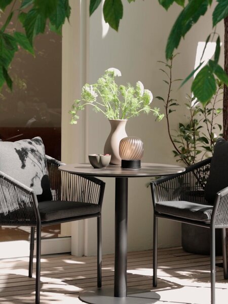 VAMDRUP Ø70 маса + 2 GILJA стол сиви